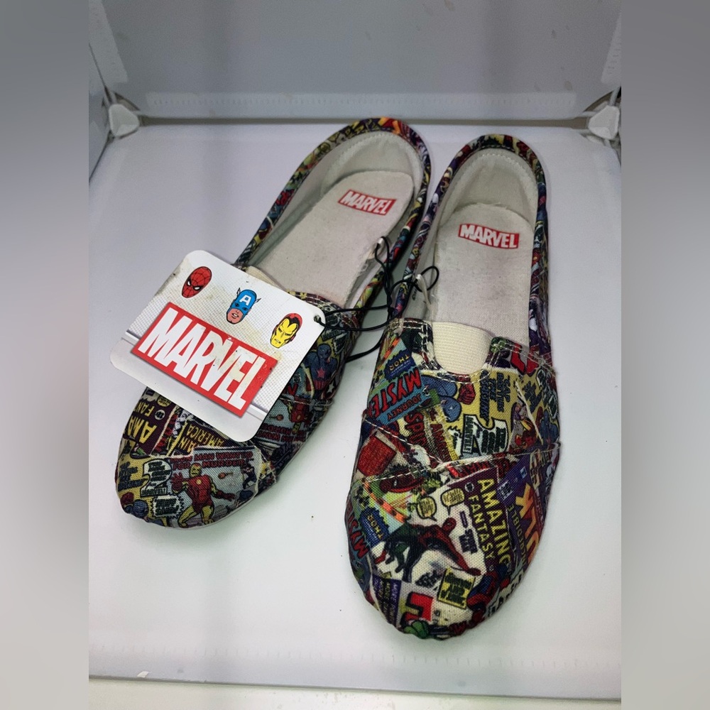 NWT Marvel Women's Comic Print Shoes size M 7/8